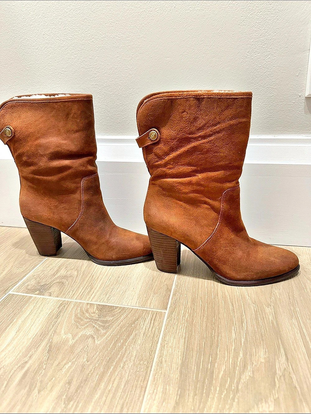 NIB UGG W Layna Dark Chestnut Suede Cuffed Heeled Boots - Size 9
